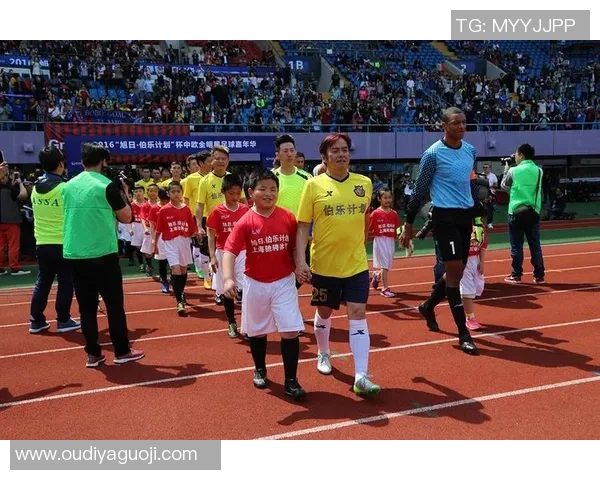 安踏与多位足球明星签约合作推动品牌形象与市场影响力提升